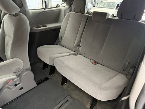 Used 2017 Toyota Sienna LE AWD/4WD image 22