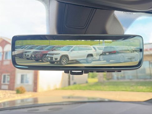 New 2025 Jeep Grand Cherokee Limited w/ Luxury Tech Group II image 34