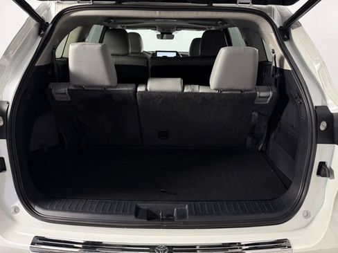 Used 2023 Toyota Highlander XLE FWD image 27