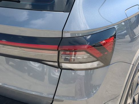 Certified 2025 Volkswagen Taos S FWD image 8