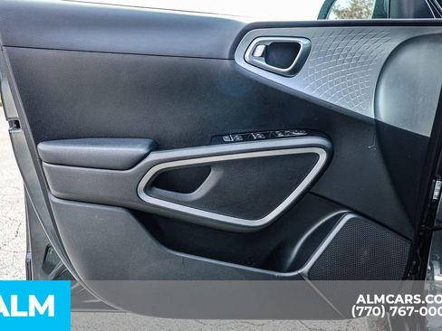 Used 2025 Kia Soul LX w/ LX Technology Package FWD image 45