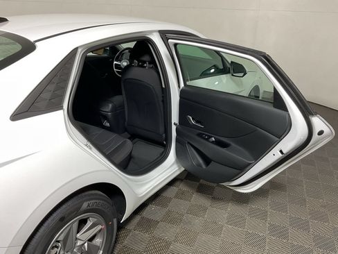 New 2026 Hyundai Elantra SE FWD image 33