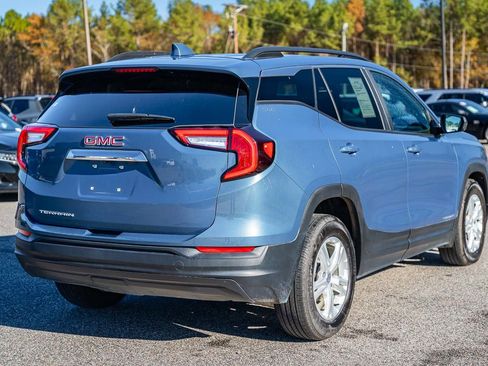 Used 2024 GMC Terrain SLE w/ Driver Convenience Package image 8