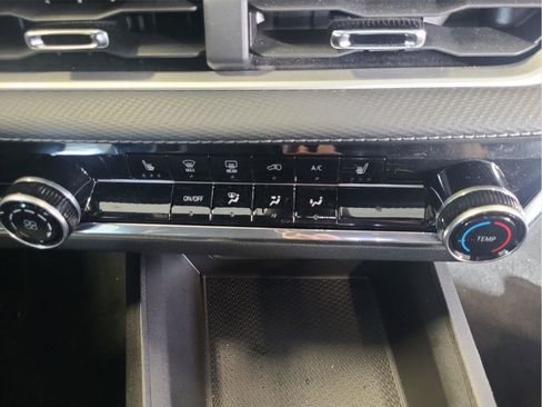 Used 2025 Chevrolet Equinox LT image 16