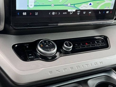 Used 2025 Ford Expedition Active AWD/4WD image 37