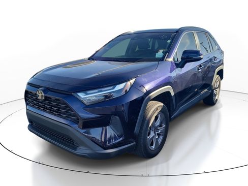 Used 2022 Toyota RAV4 XLE w/ Convenience Package image 3