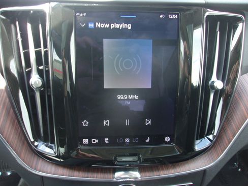 Used 2023 Volvo XC60 B5 Plus AWD/4WD image 21