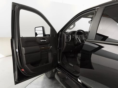 Used 2022 Chevrolet Silverado 2500 LT w/ Midnight Edition AWD/4WD image 11