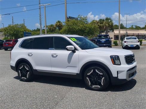 Used 2023 Kia Telluride S w/ S Sunroof Package image 2