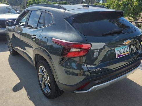 Used 2025 Chevrolet Trax LT FWD image 4