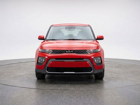 Used 2025 Kia Soul LX w/ LX Technology Package image 2