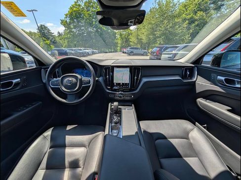 Certified 2025 Volvo XC60 B5 Core AWD/4WD image 13
