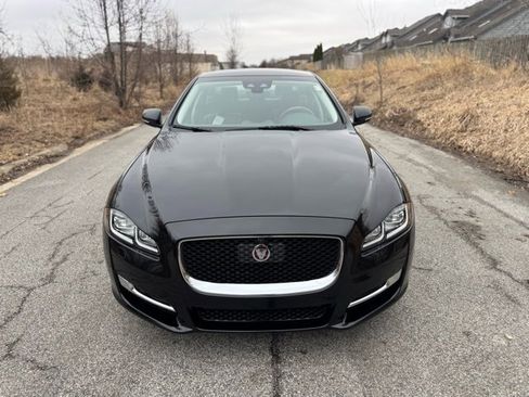 Used 2019 Jaguar XJ R-Sport image 3