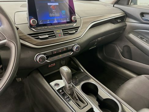 Used 2024 Nissan Altima 2.5 SV image 25