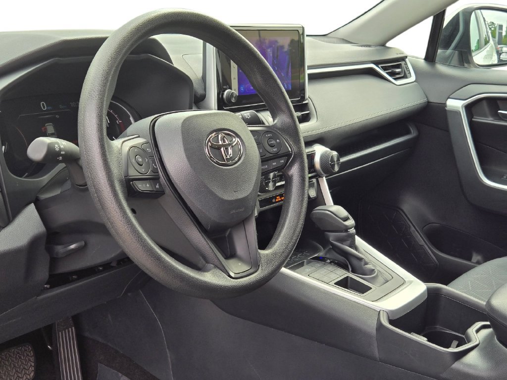 Used 2025 Toyota RAV4 XLE AWD/4WD image 16