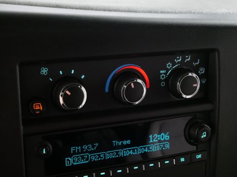 Used 2025 Chevrolet Express 3500 LT w/ LT Preferred Equipment Group RWD image 23