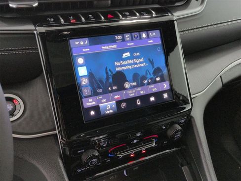 Used 2025 Jeep Grand Cherokee Laredo X w/ Luxury Tech Group I image 30