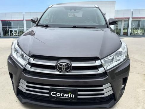 Used 2017 Toyota Highlander XLE w/ Protection Package #3 AWD/4WD image 13