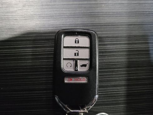 Used 2017 Honda Pilot Touring image 32