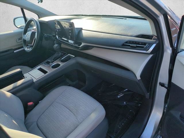 Used 2021 Toyota Sienna LE FWD image 22