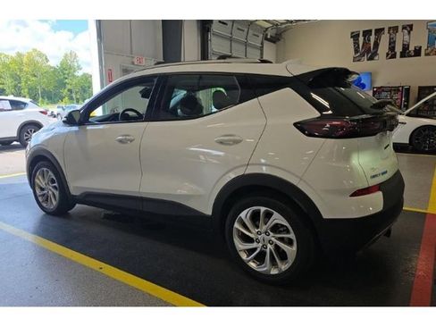 Used 2023 Chevrolet Bolt EUV LT w/ Driver Confidence Package FWD image 4