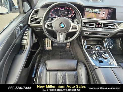 Used 2021 BMW X7 M50i image 12