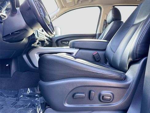 Used 2023 Nissan Titan SV w/ SV Convenience Package image 17