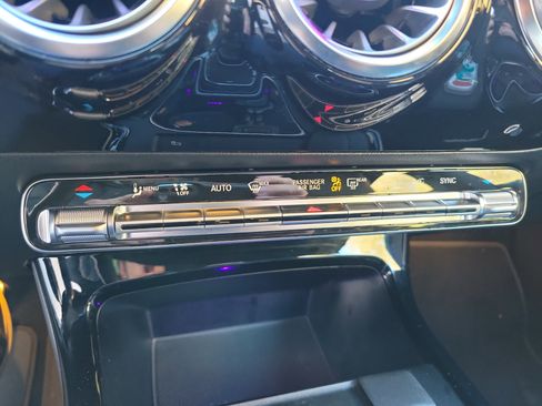 Used 2023 Mercedes-Benz CLA 250 image 25