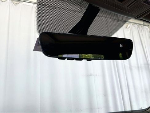 Used 2023 Volkswagen Atlas SE w/ Panoramic Sunroof Package FWD image 17