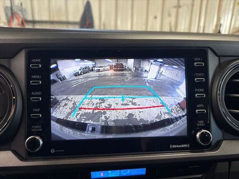 Certified 2022 Toyota Tacoma TRD Off-Road AWD/4WD image 22