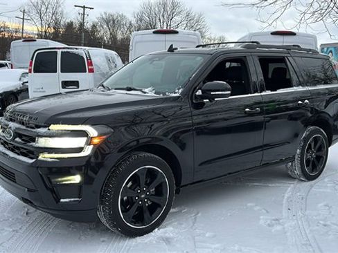 Used 2023 Ford Expedition Limited image 2