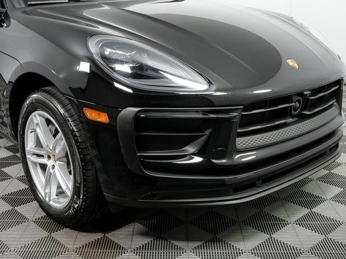 Certified 2025 Porsche Macan AWD image 39
