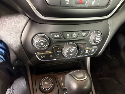 Used 2021 Jeep Cherokee Latitude Lux w/ Comfort/Convenience Group AWD/4WD image 20