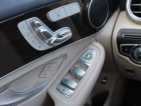 Used 2022 Mercedes-Benz GLC 300 image 24