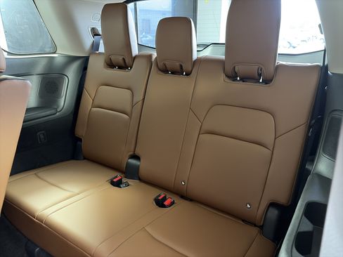 Certified 2024 Nissan Pathfinder Platinum AWD/4WD image 8