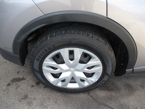 Used 2019 Toyota C-HR LE FWD image 7