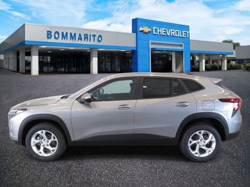 New 2026 Chevrolet Trax LS w/ LS Convenience Package FWD image 2