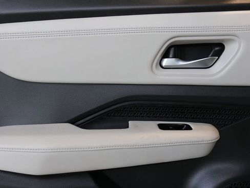 Used 2023 Nissan Ariya AWD image 23