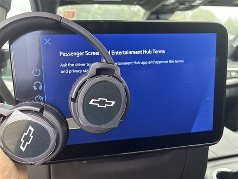 New 2025 Chevrolet Suburban Premier image 36