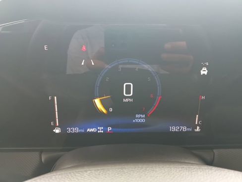 Used 2025 Chevrolet TrailBlazer LT AWD/4WD image 2