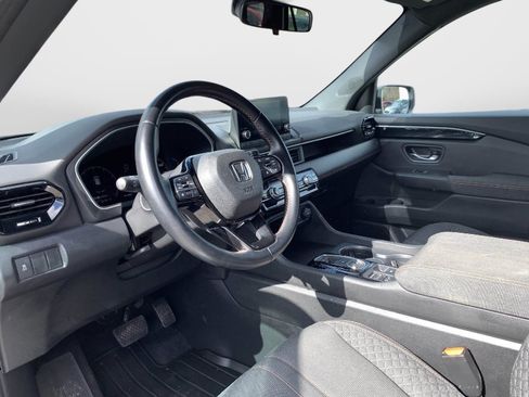 Used 2023 Honda Pilot Sport image 32