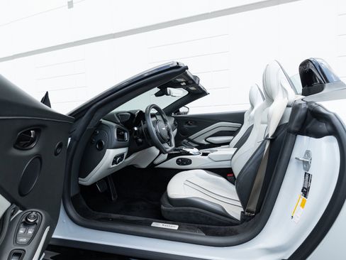 Used 2023 Aston Martin V8 Vantage V8 image 8