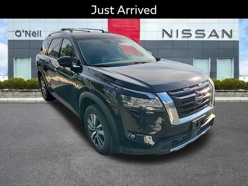 Certified 2023 Nissan Pathfinder SL image 1