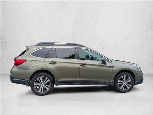 Used 2018 Subaru Outback 2.5i Limited AWD/4WD image 4