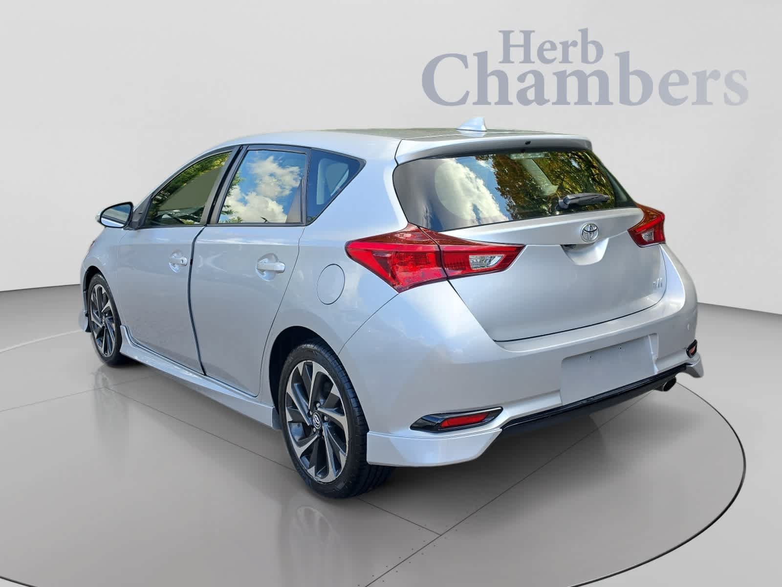 Used 2018 Toyota Corolla iM w/ All-Weather Mat Package FWD image 3