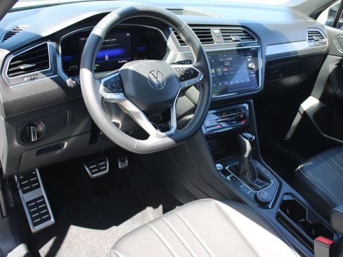 Certified 2023 Volkswagen Tiguan SE R-Line image 8