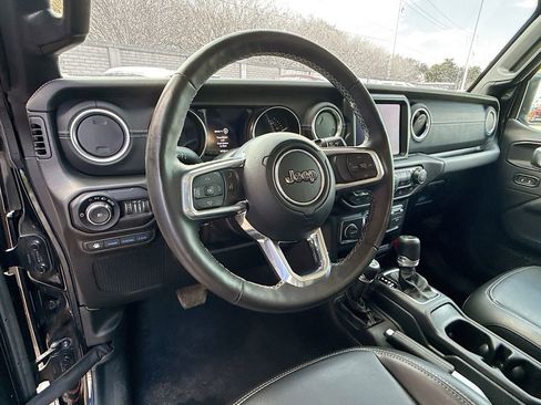 Used 2022 Jeep Wrangler Unlimited Sahara w/ Cold Weather Group AWD/4WD image 12