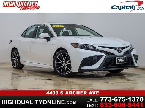 Used 2023 Toyota Camry SE w/ Cold Weather Package AWD/4WD image 1