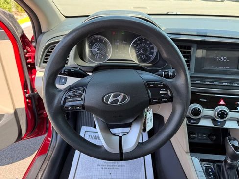 Used 2019 Hyundai Elantra SE FWD image 16