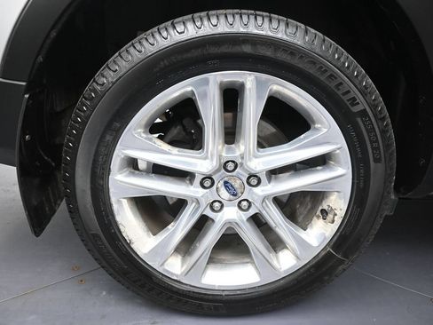 Used 2017 Ford Explorer XLT w/ Equipment Group 202A AWD/4WD image 35